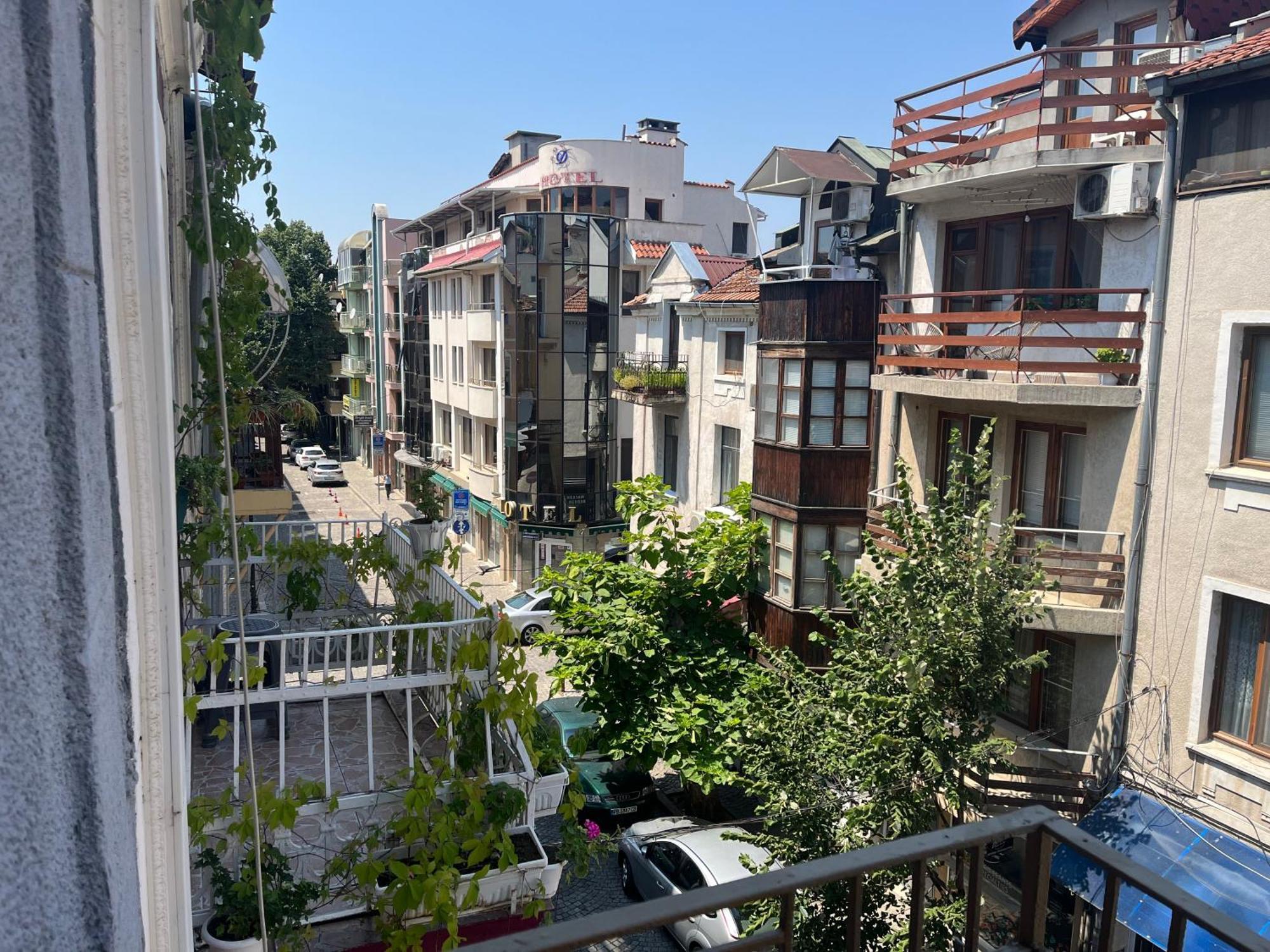Vel House Hostel Plovdiv Bagian luar foto