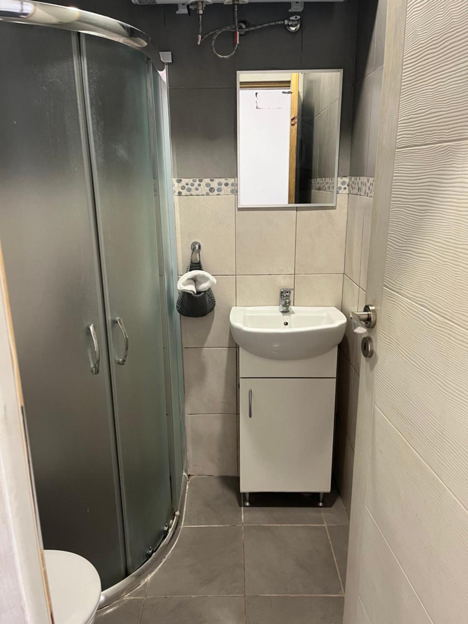 Vel House Hostel Plovdiv Bagian luar foto